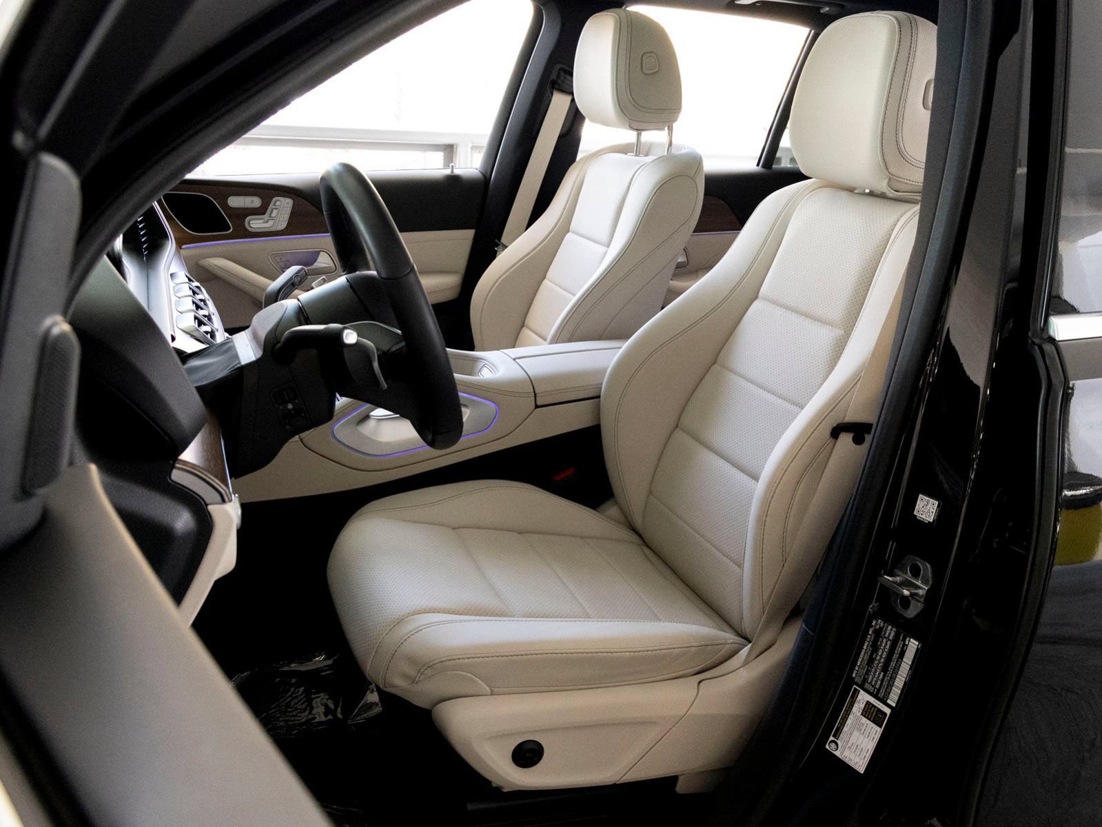 Certified 2025 Mercedes-Benz GLE 450e 4MATIC w/ Driver Assistance Package image 10