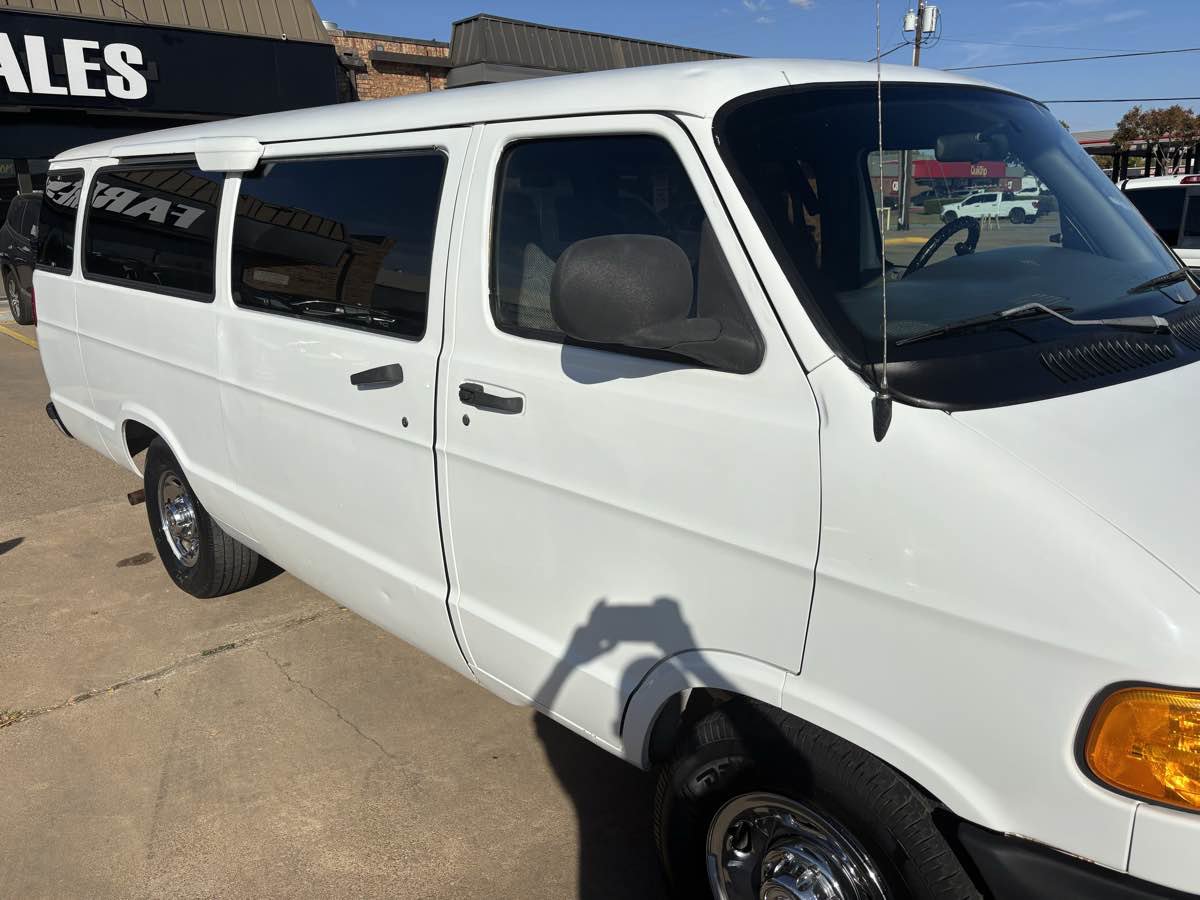 Used 2000 Dodge B3500 image 4