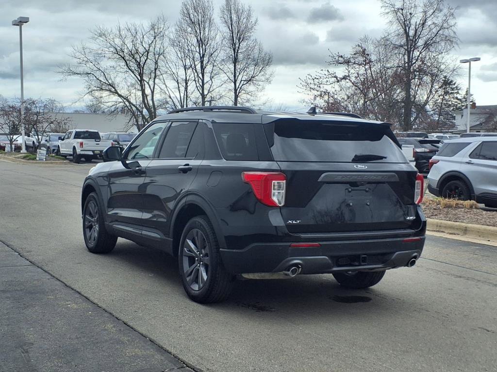 Certified 2023 Ford Explorer XLT w/ Equipment Group 202A image 4