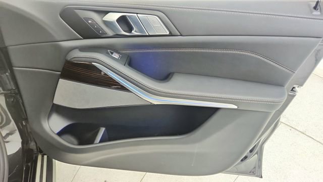 Used 2026 BMW X7 xDrive40i image 25