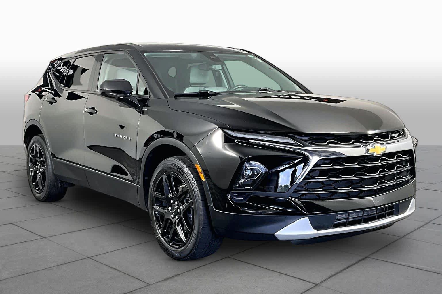 Used 2023 Chevrolet Blazer LT FWD image 3