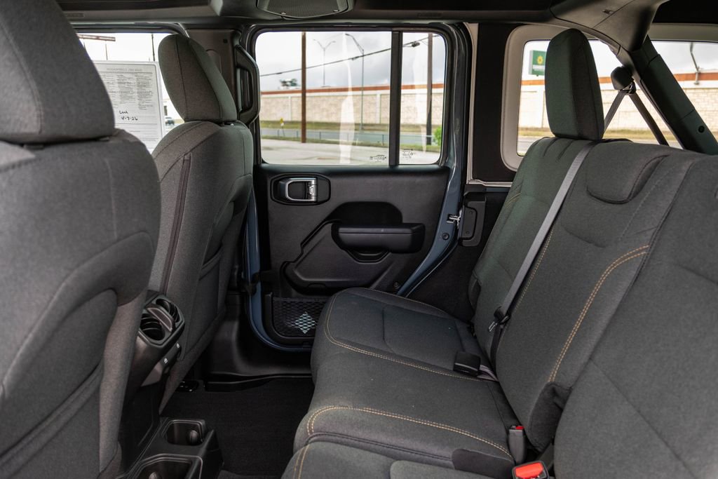 Used 2025 Jeep Wrangler Willys image 14