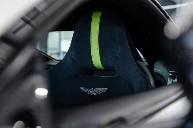 Used 2023 Aston Martin V8 Vantage Coupe RWD image 44