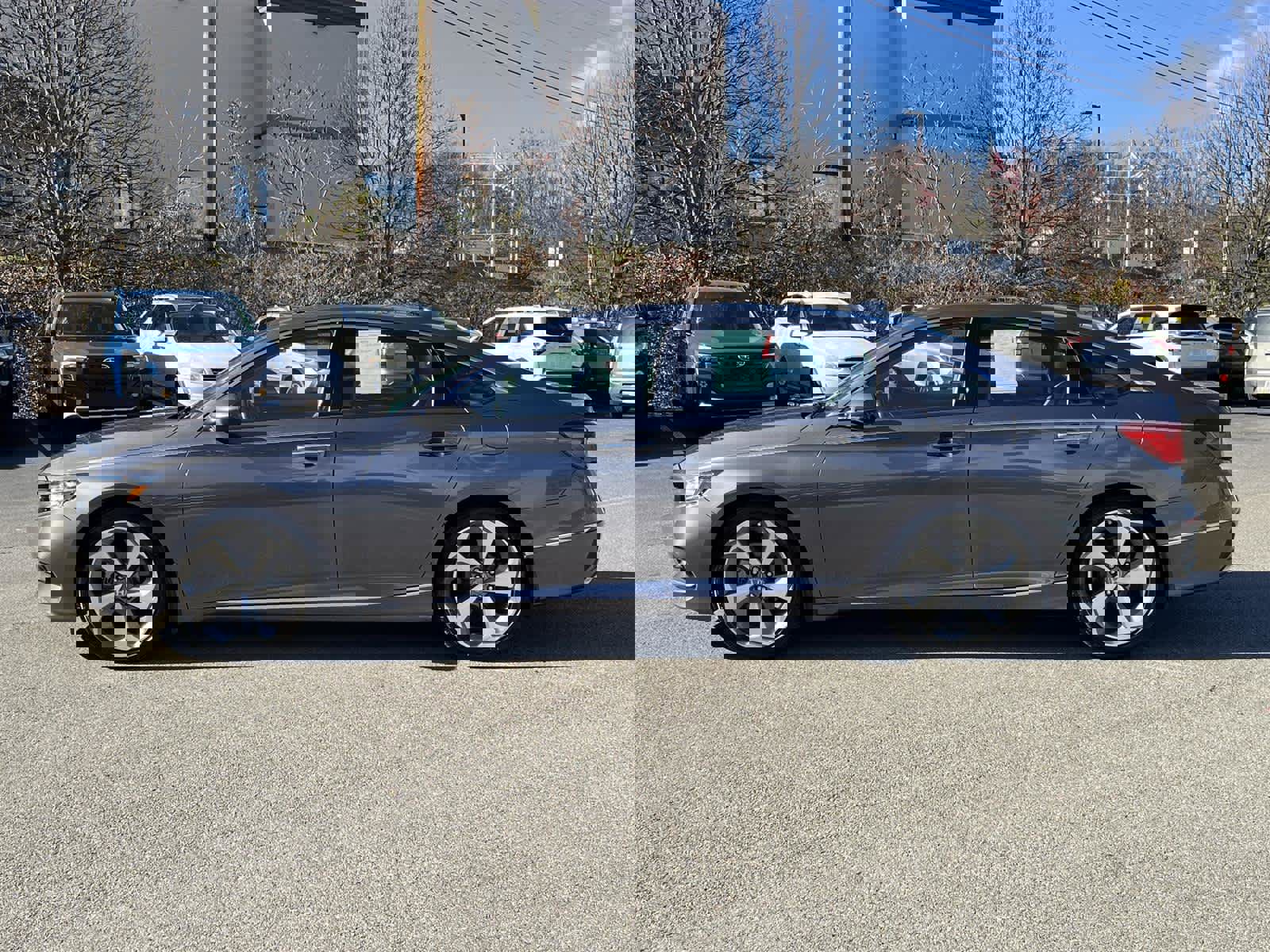 Used 2018 Honda Accord Touring image 2