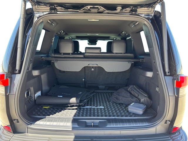 Used 2025 Lexus GX 550 w/ Accessory Package (CT) image 21