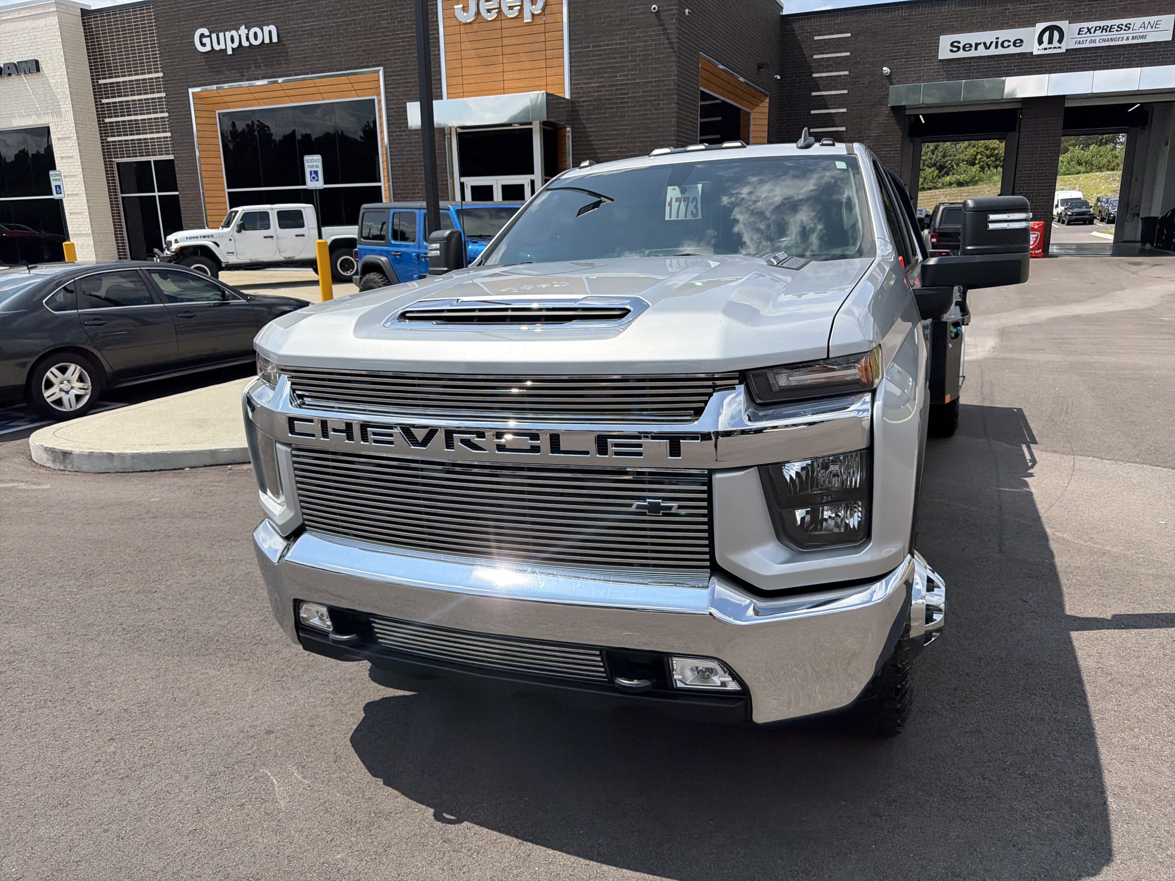 Used 2022 Chevrolet Silverado 3500 LT w/ Convenience Package AWD/4WD image 3