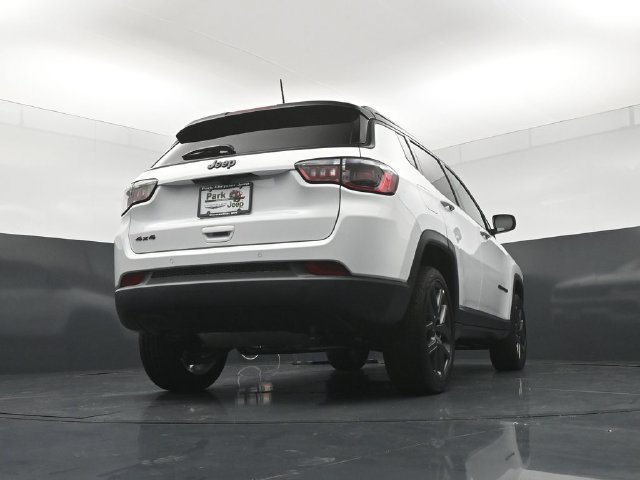 New 2026 Jeep Compass Limited w/ Sun, Sound & Navigation Group AWD/4WD image 23