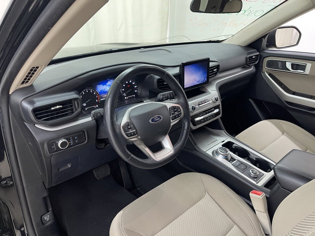 Used 2023 Ford Explorer XLT image 23