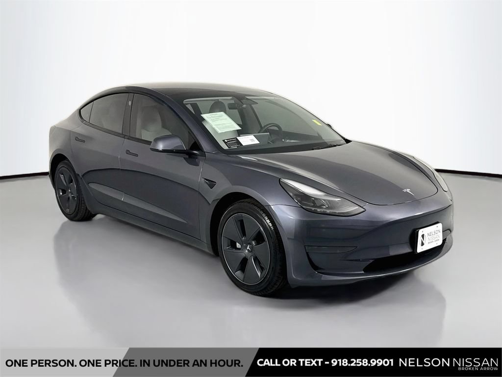 Used 2023 Tesla Model 3 Standard Range RWD image 3