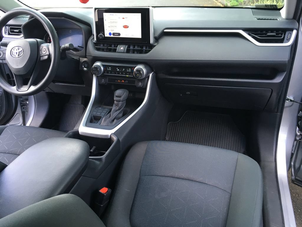 Used 2025 Toyota RAV4 XLE AWD/4WD image 30