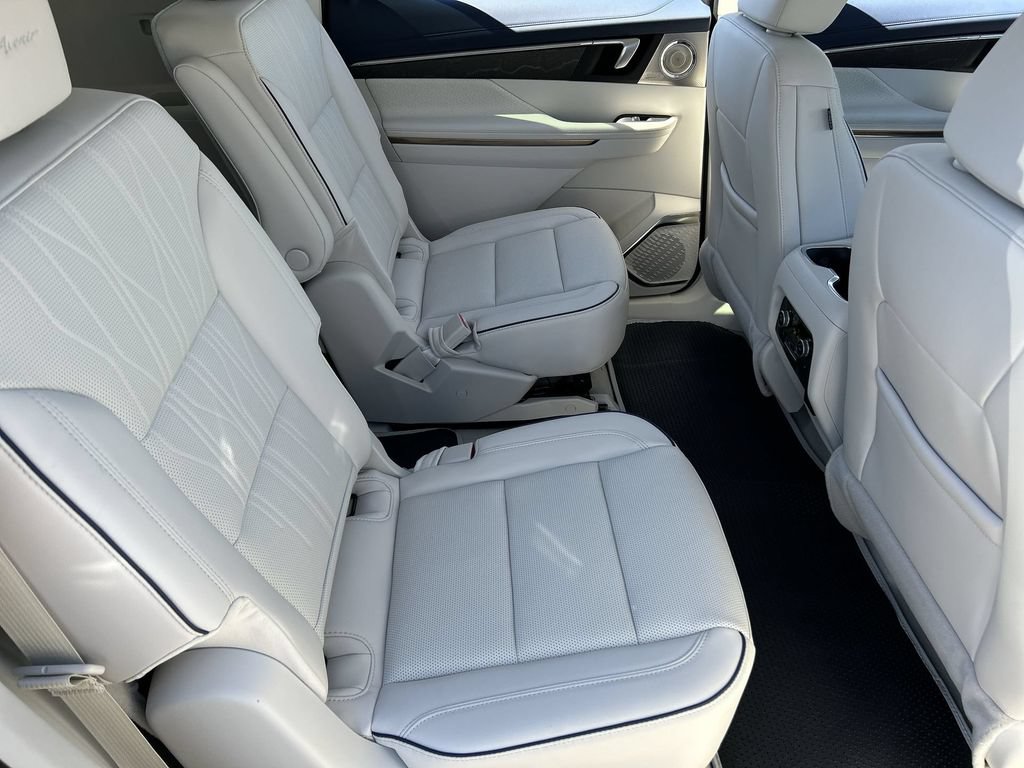 New 2026 Buick Enclave Avenir w/ Super Cruise Package FWD image 28