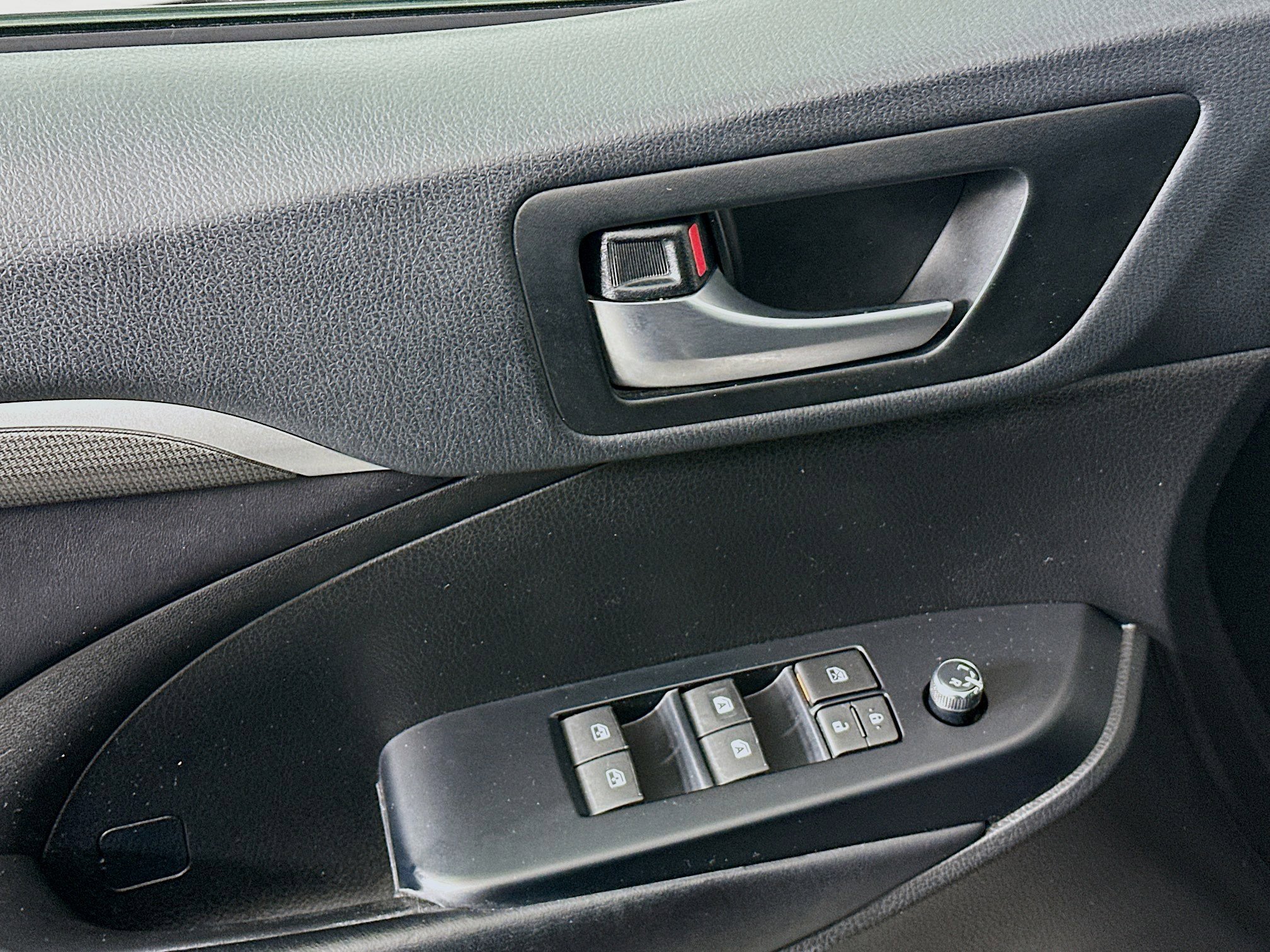 Used 2019 Toyota Highlander SE w/ Nightshade Edition AWD/4WD image 15