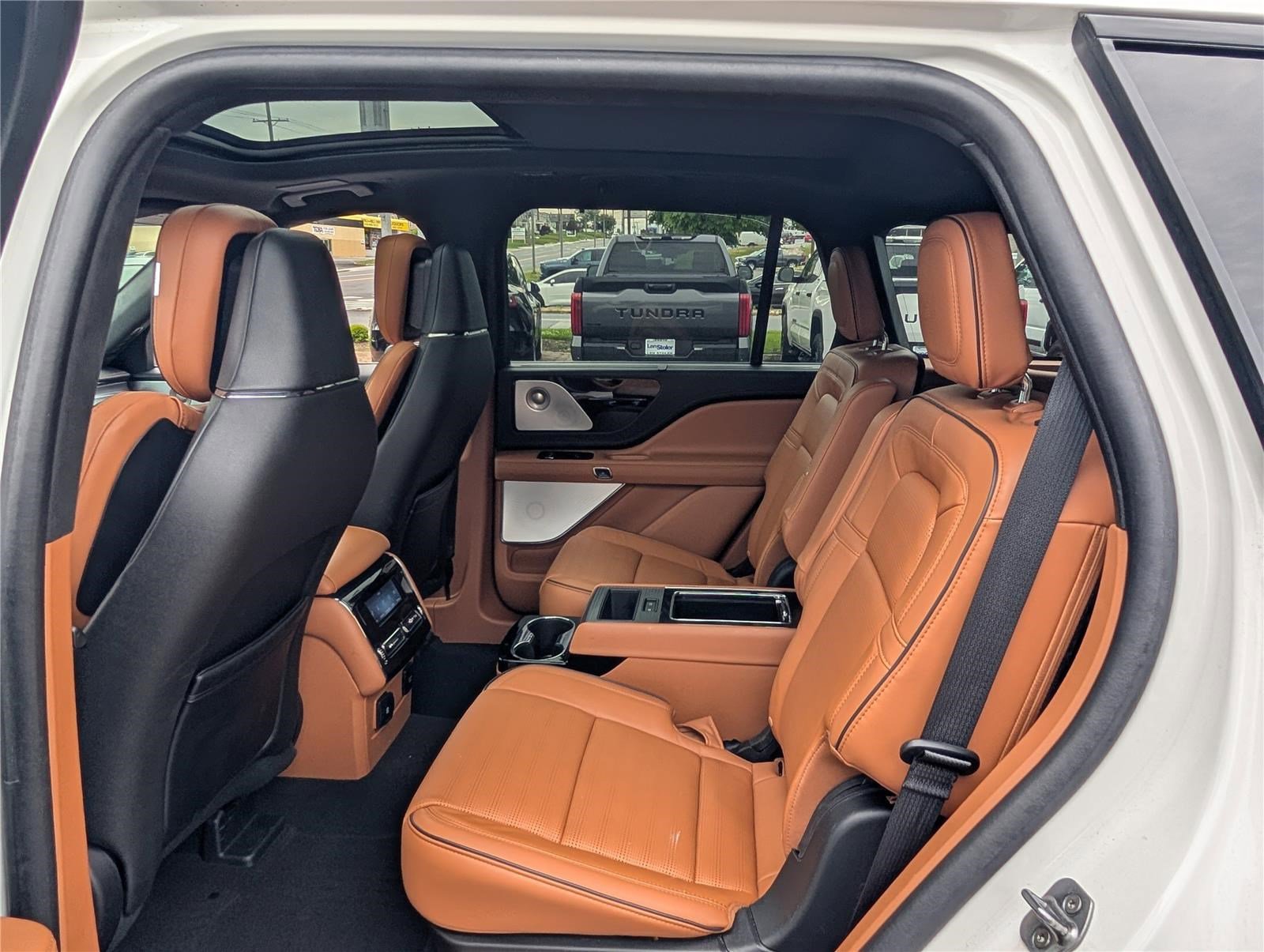Used 2024 Lincoln Aviator Black Label w/ Jet Package AWD/4WD image 15