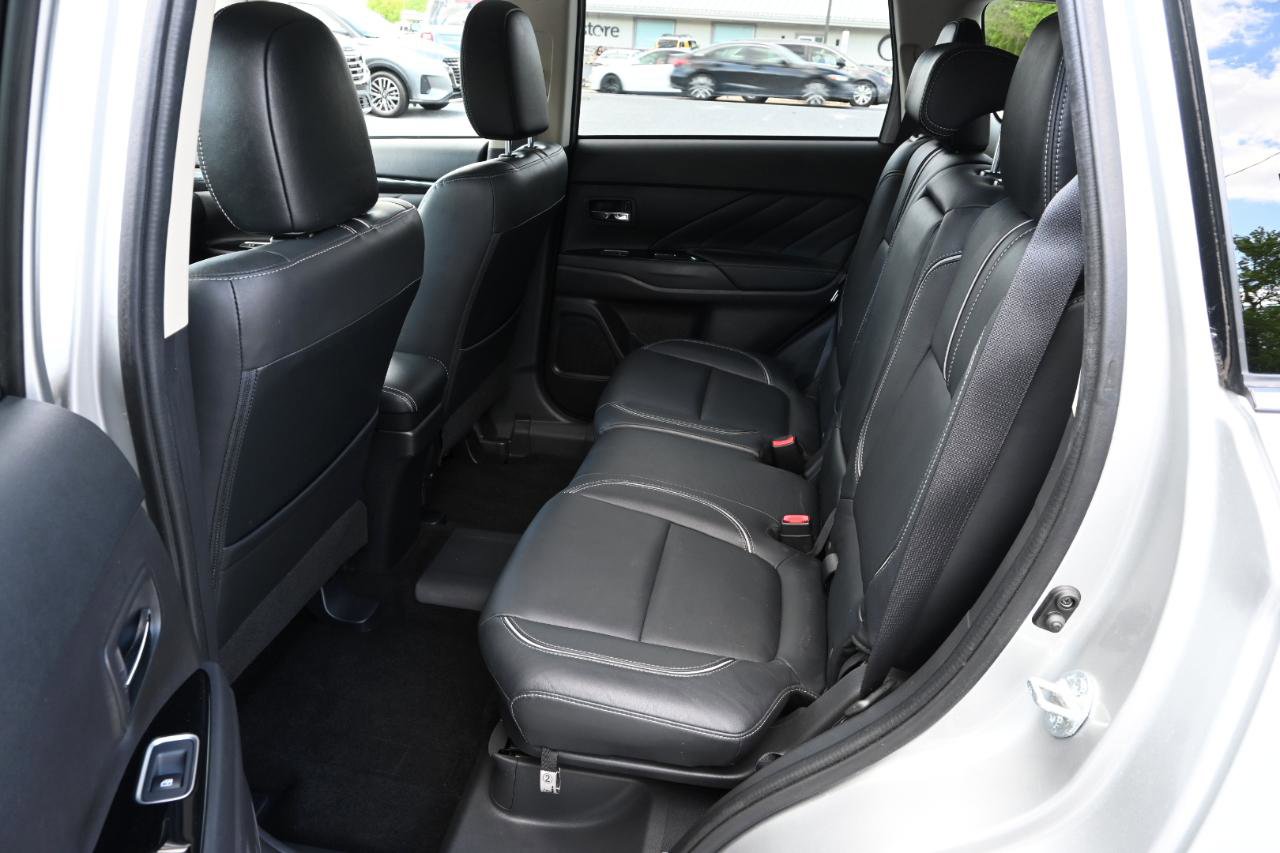 Used 2018 Mitsubishi Outlander SEL AWD/4WD image 23