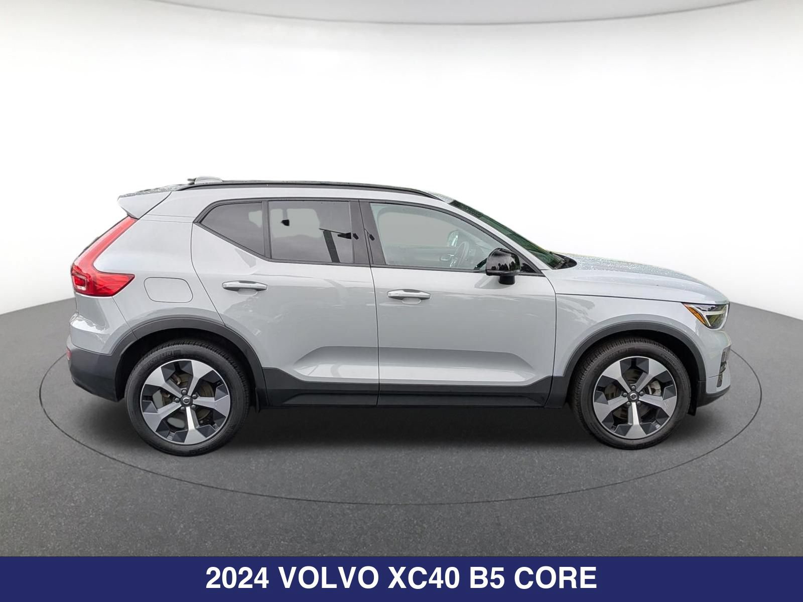 Used 2024 Volvo XC40 B5 Core AWD/4WD image 5