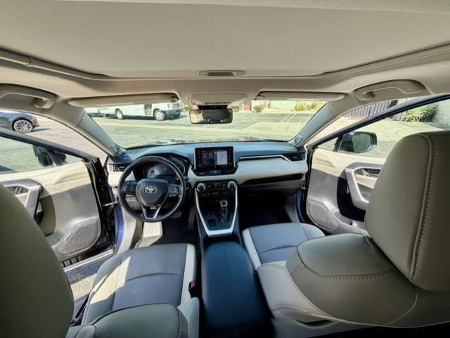 Used 2019 Toyota RAV4 Limited w/ Carpet Mat Package FWD image 14