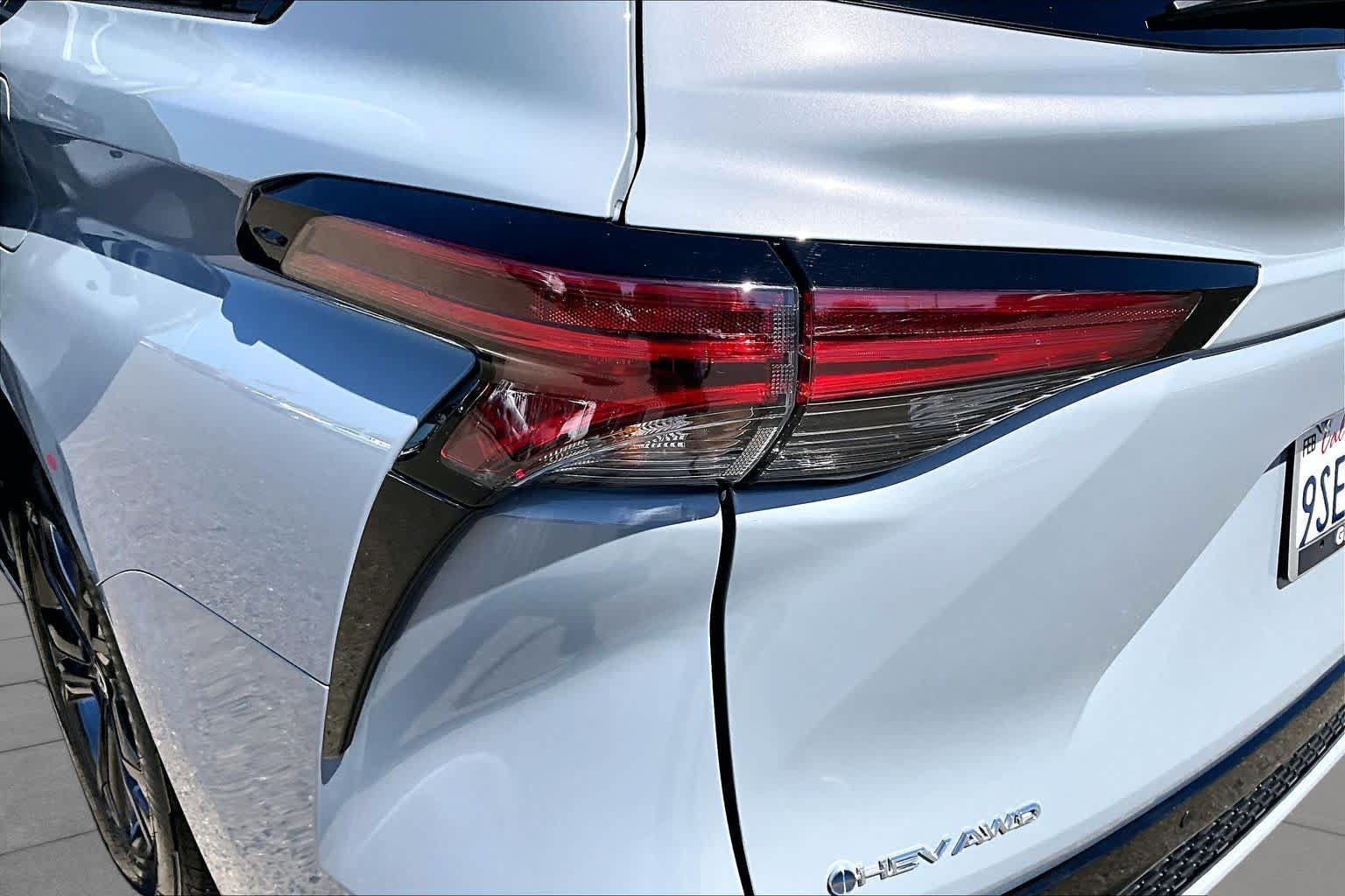 Certified 2025 Toyota Sienna XSE AWD/4WD image 28