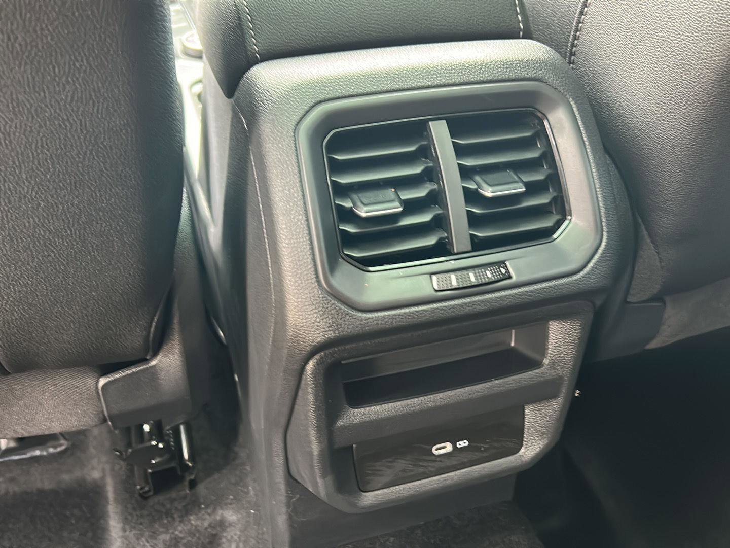 Used 2025 Volkswagen Taos SE image 30