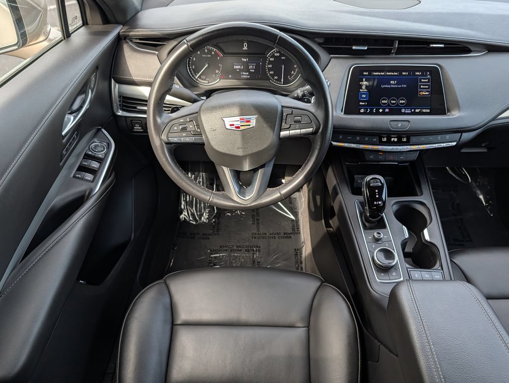 Used 2022 Cadillac XT4 Premium Luxury w/ Enhanced Visibility Package FWD image 18