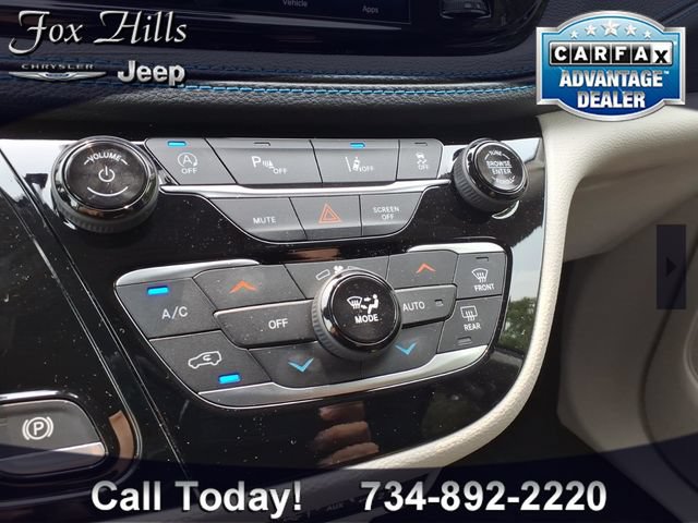 Used 2021 Chrysler Pacifica Touring-L FWD image 22