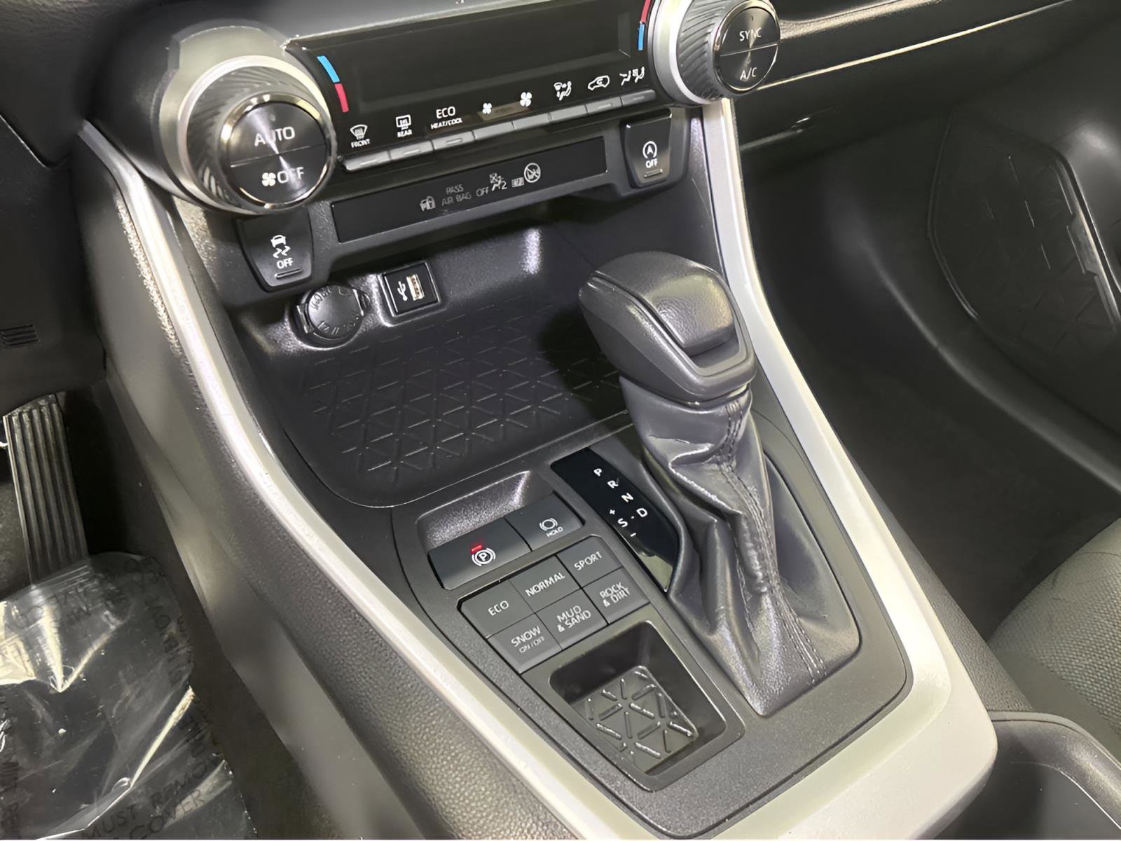 Used 2024 Toyota RAV4 XLE image 24