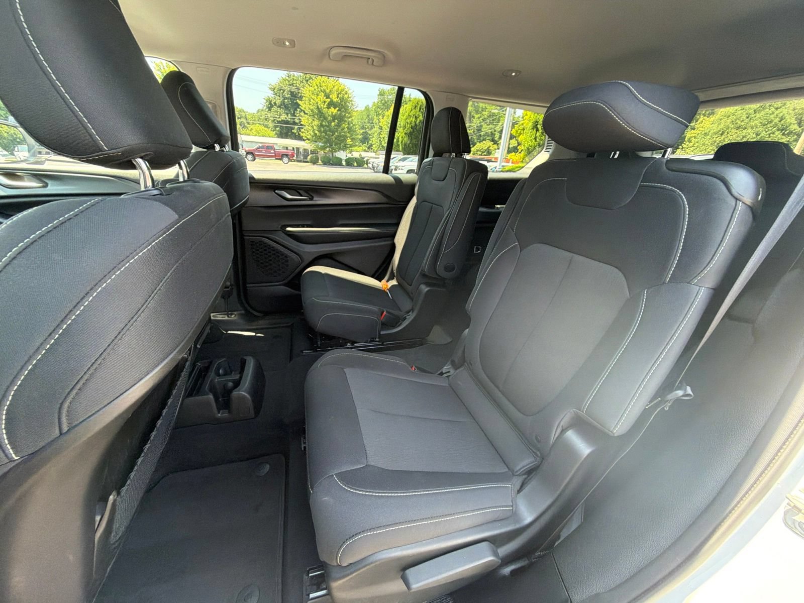 Used 2023 Jeep Grand Cherokee L Laredo AWD/4WD image 21