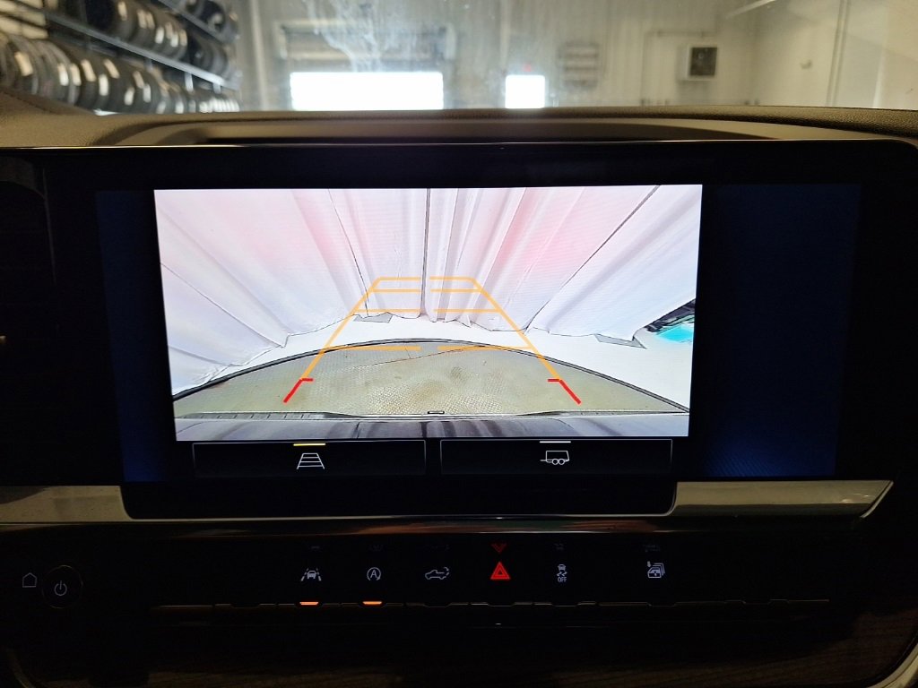 Used 2024 Chevrolet Silverado 1500 LT image 15