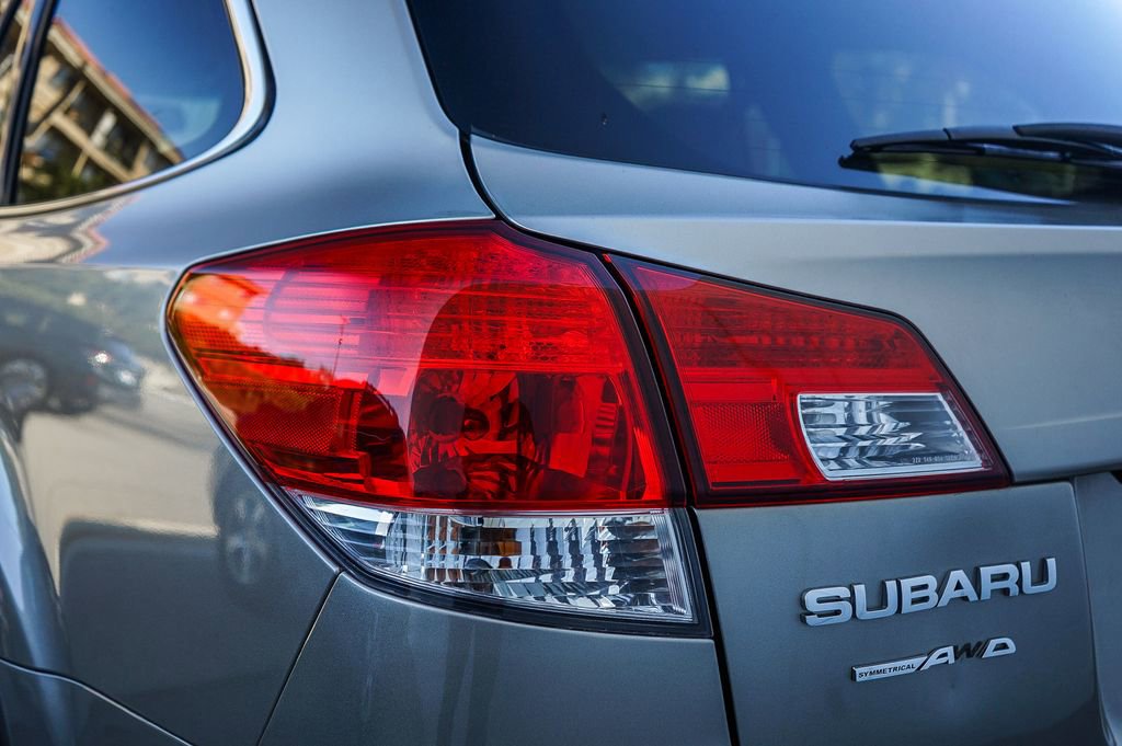 Used 2014 Subaru Outback 2.5i Limited w/ Moonroof Package image 7