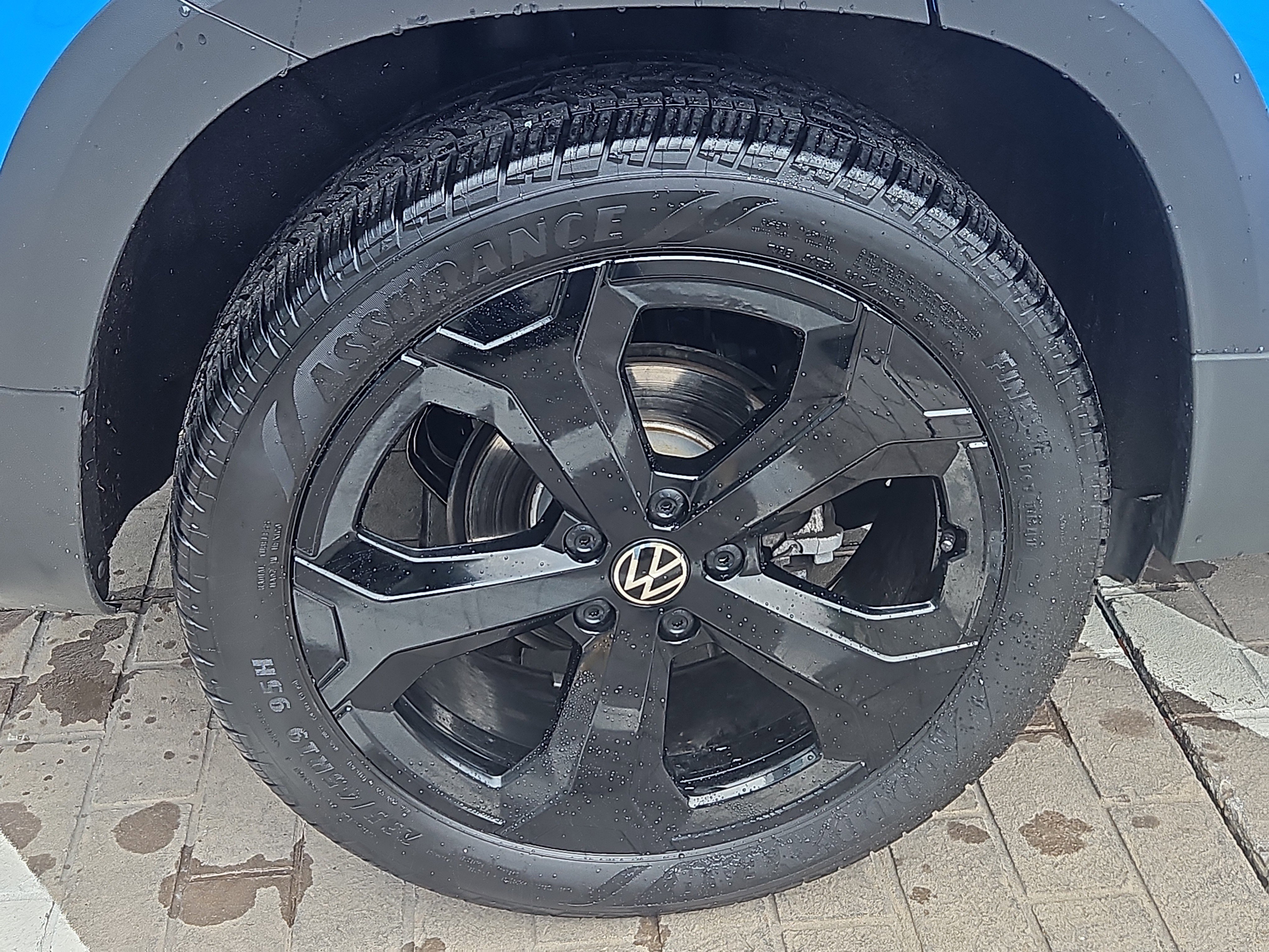 Certified 2025 Volkswagen Taos SE image 29