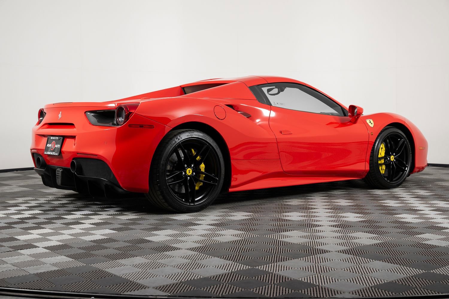 Used 2017 Ferrari 488 Spider RWD image 9