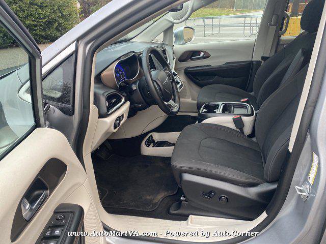Used 2019 Chrysler Pacifica Touring Plus w/ Advanced Safetytec Group image 17