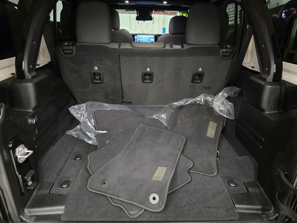 Used 2025 Jeep Wrangler Sport S image 36