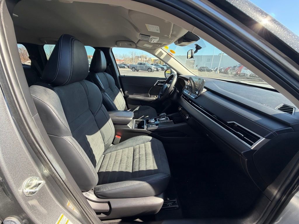 Used 2023 Mitsubishi Outlander SE image 17