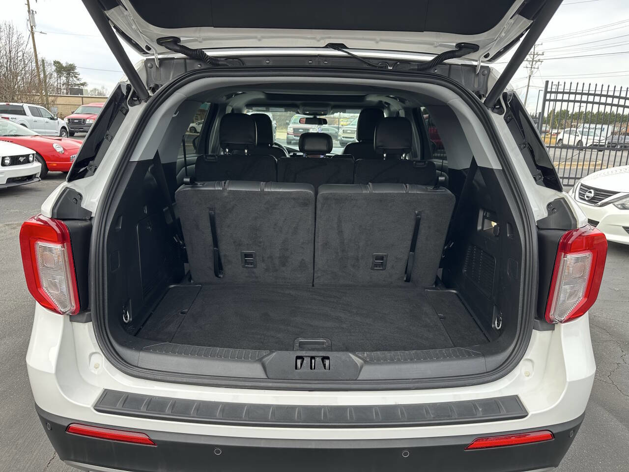 Used 2024 Ford Explorer XLT w/ Equipment Group 202A image 11