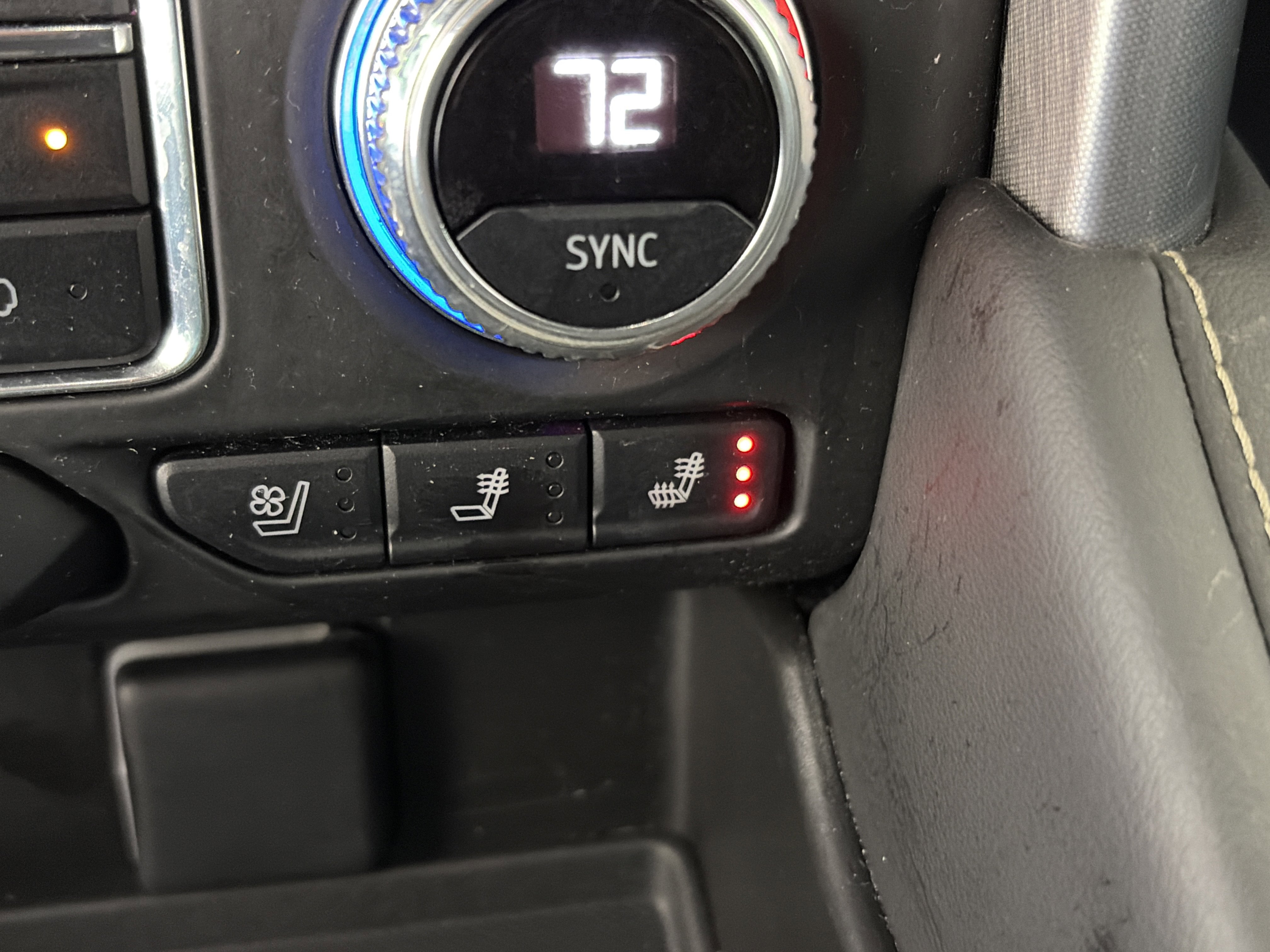 Used 2023 GMC Yukon SLT w/ SLT Premium Package AWD/4WD image 40