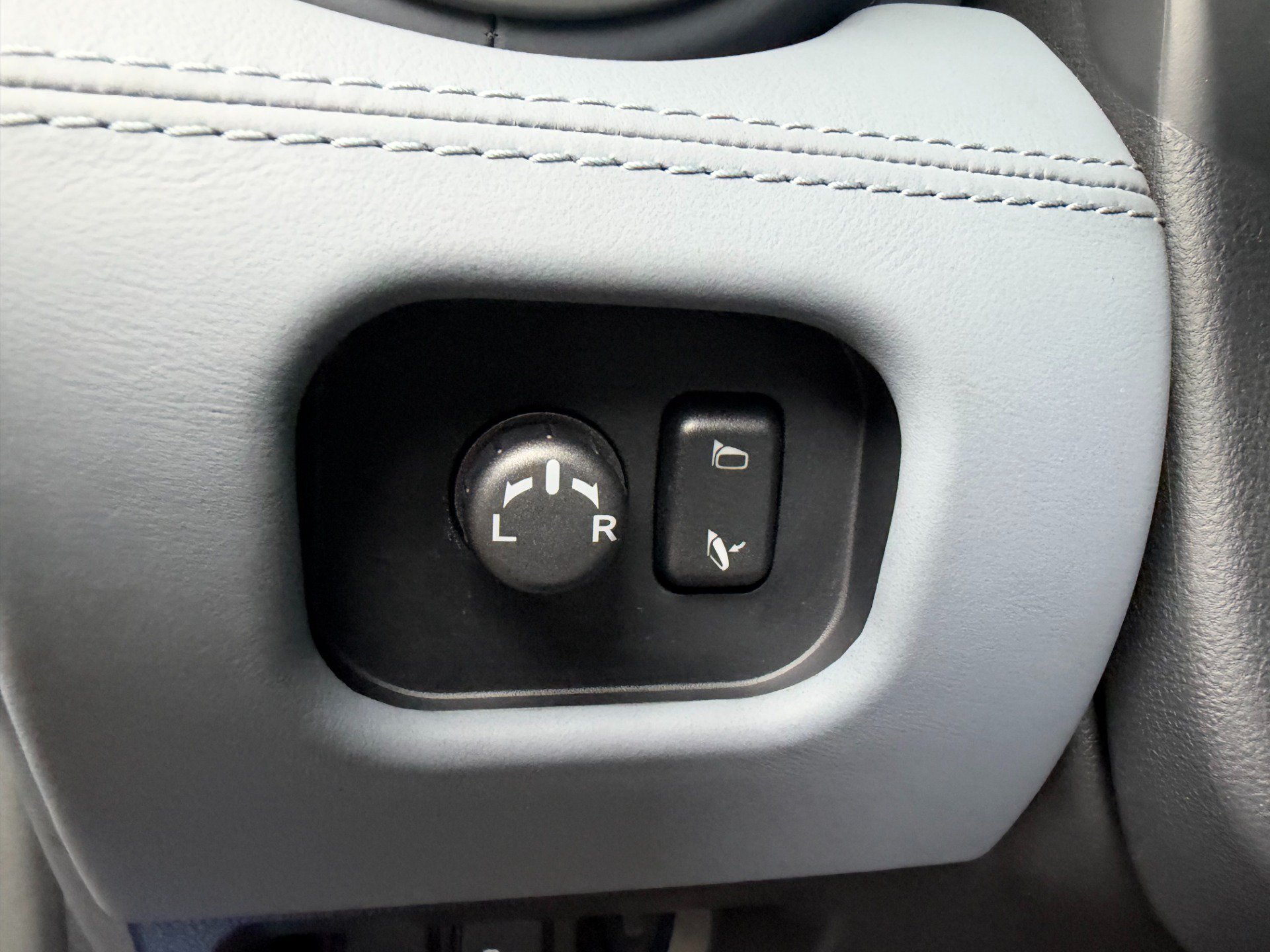 Used 2020 Nissan GT-R Premium AWD/4WD image 39