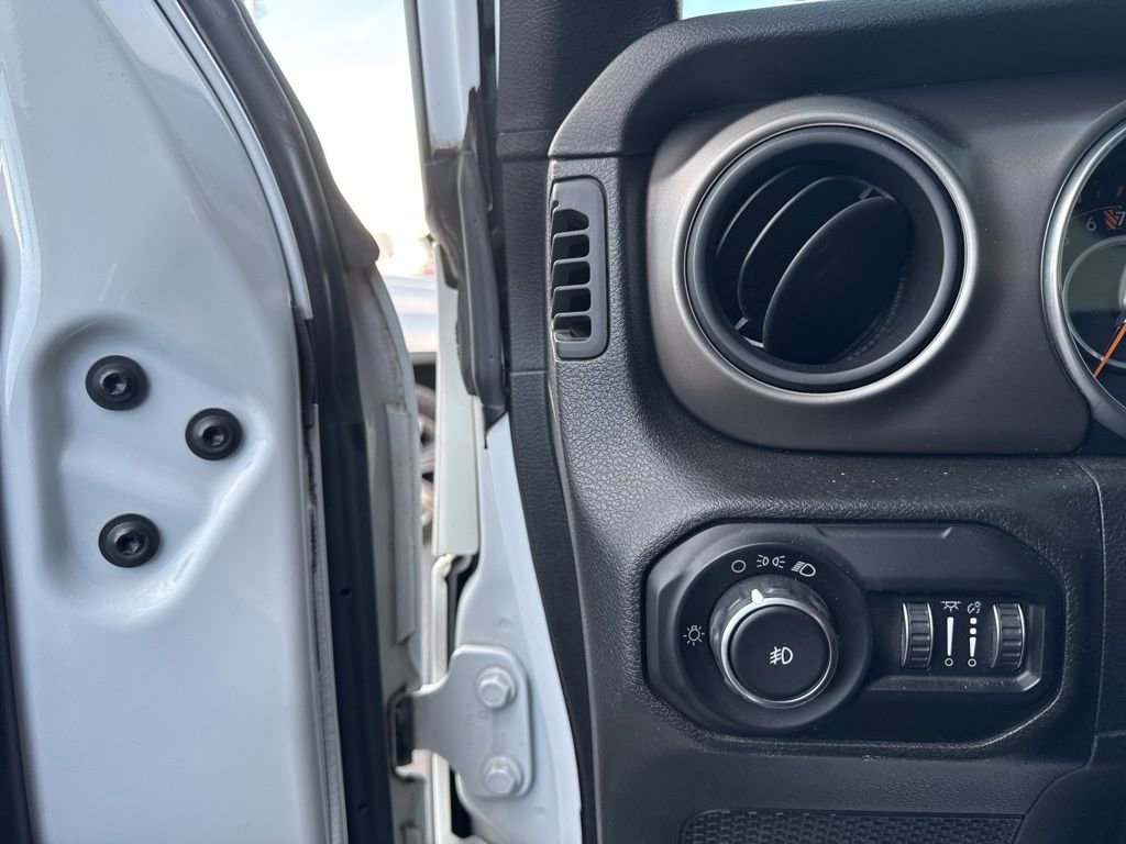 Used 2018 Jeep Wrangler Unlimited Sport image 11