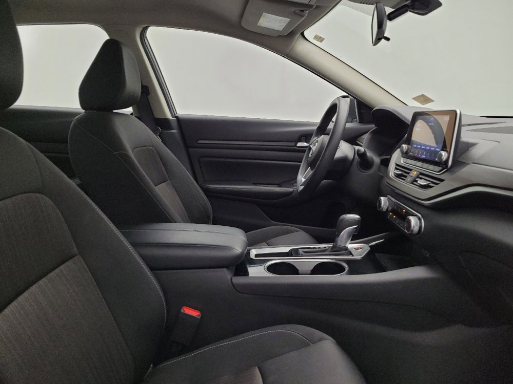 Used 2024 Nissan Altima 2.5 SV image 21