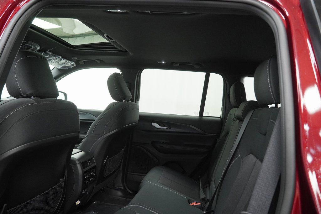 New 2026 Jeep Grand Cherokee Laredo image 18