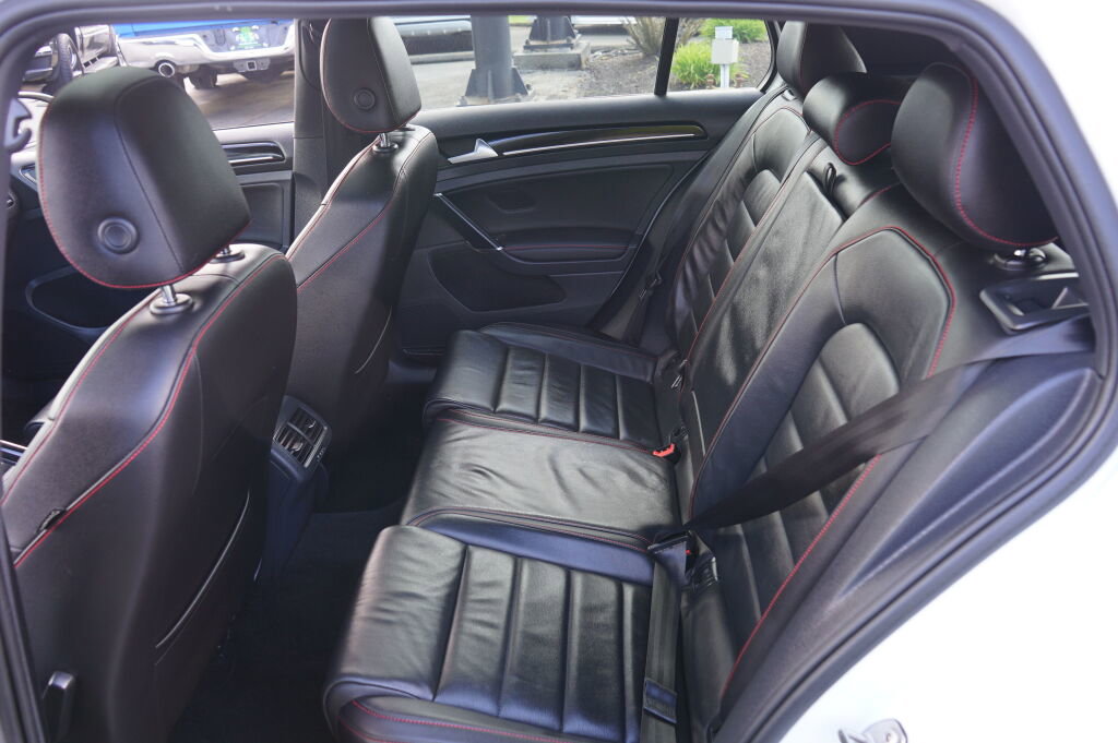 Used 2017 Volkswagen GTI SE FWD image 13