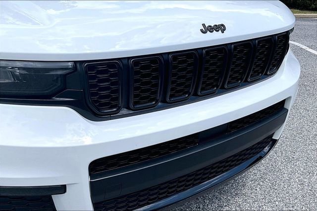 Used 2022 Jeep Grand Cherokee L Limited w/ Black Appearance Package AWD/4WD image 36