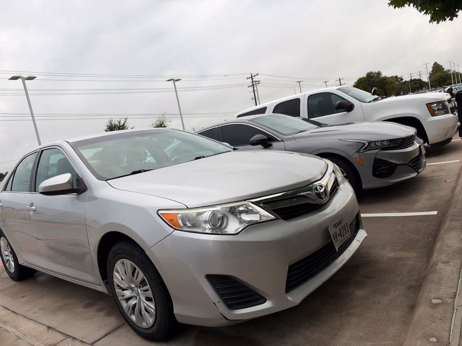 Used 2013 Toyota Camry LE FWD image 2