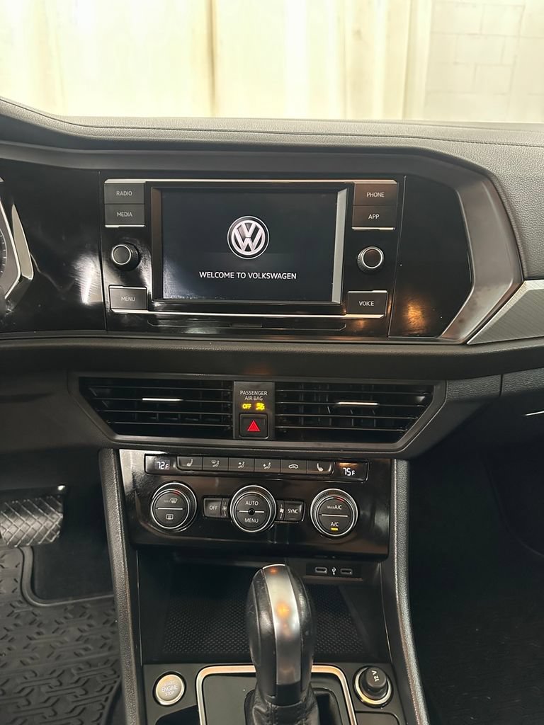 Used 2020 Volkswagen Jetta SE FWD image 19