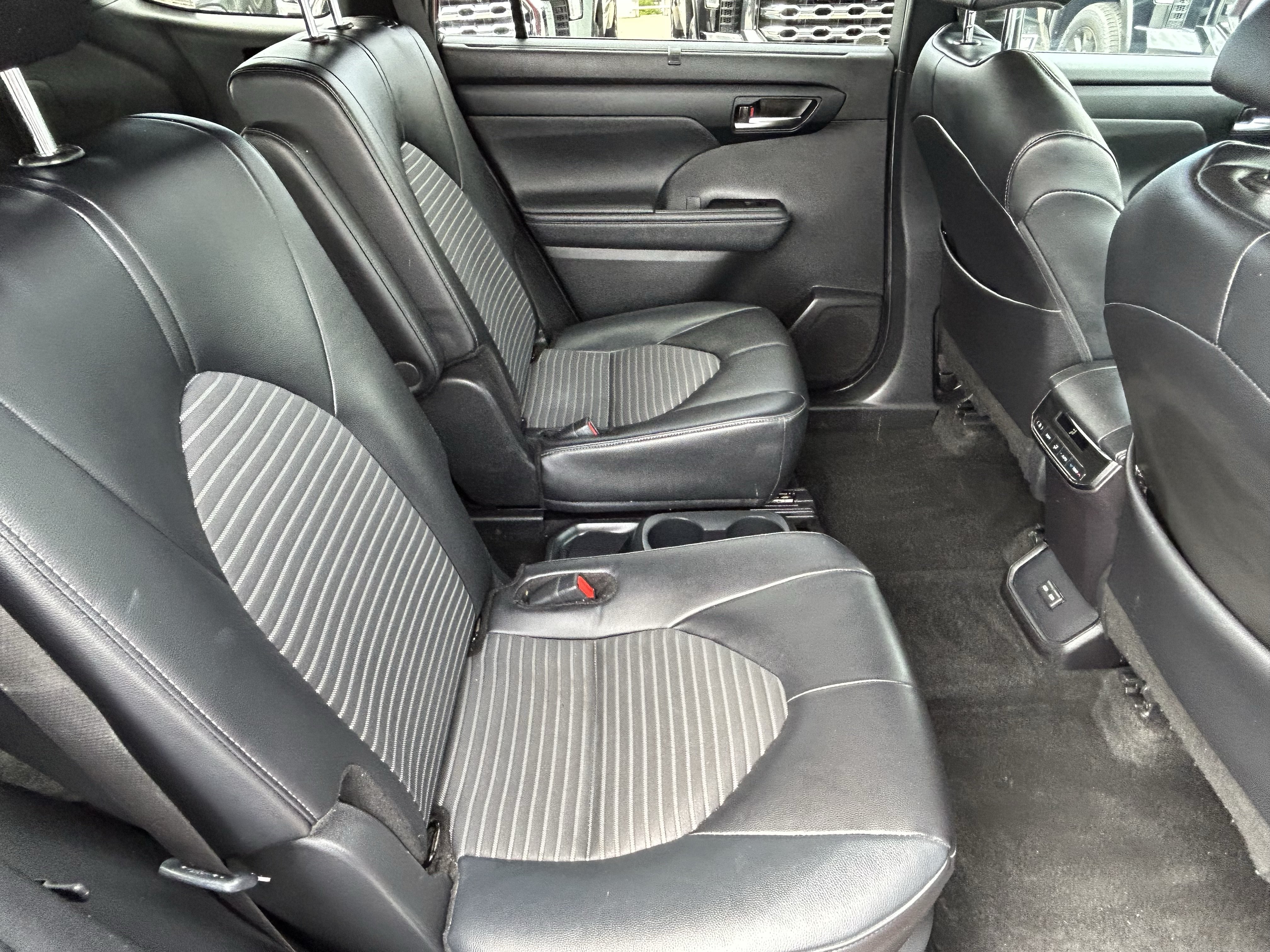 Used 2024 Toyota Highlander XSE AWD/4WD image 12
