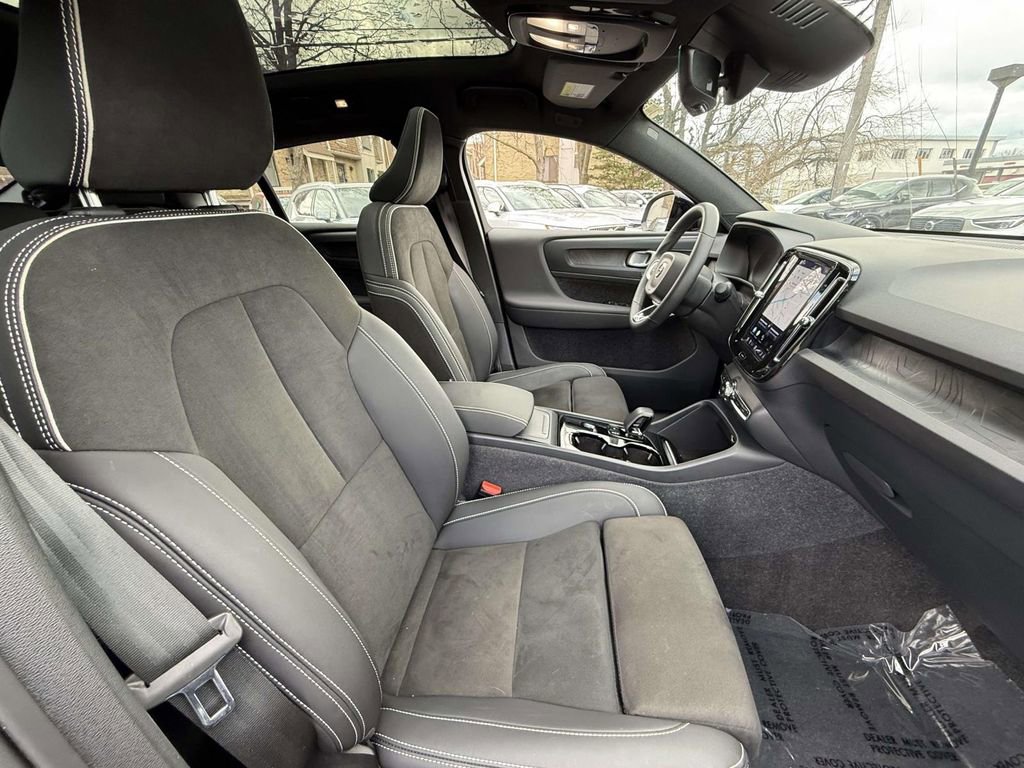Used 2023 Volvo C40 P8 Recharge Ultimate w/ Protection Package Premier image 14