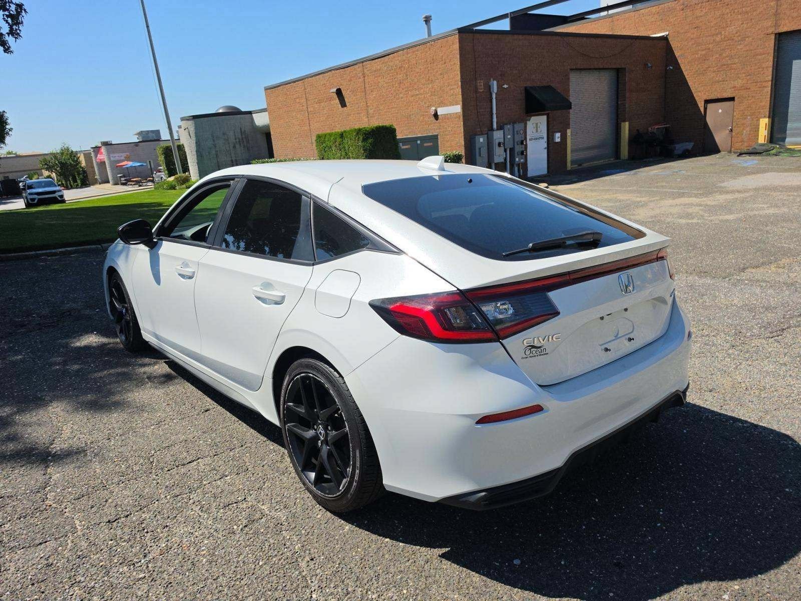 Used 2023 Honda Civic Sport image 2
