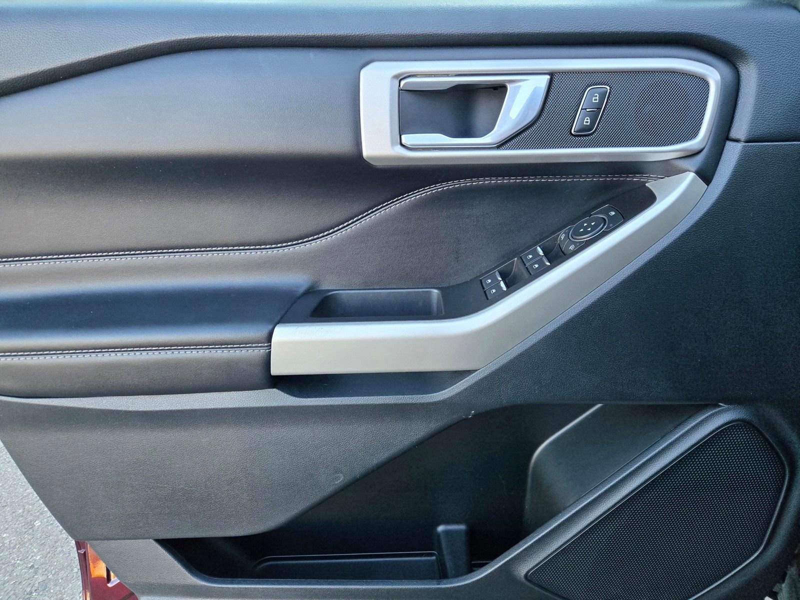 Used 2022 Ford Explorer XLT image 17