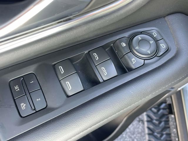 Used 2023 Chevrolet Tahoe Z71 w/ Z71 Off-Road Package AWD/4WD image 18