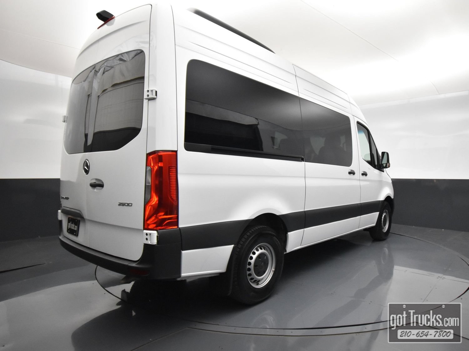 Used 2024 Mercedes-Benz Sprinter 2500 image 46