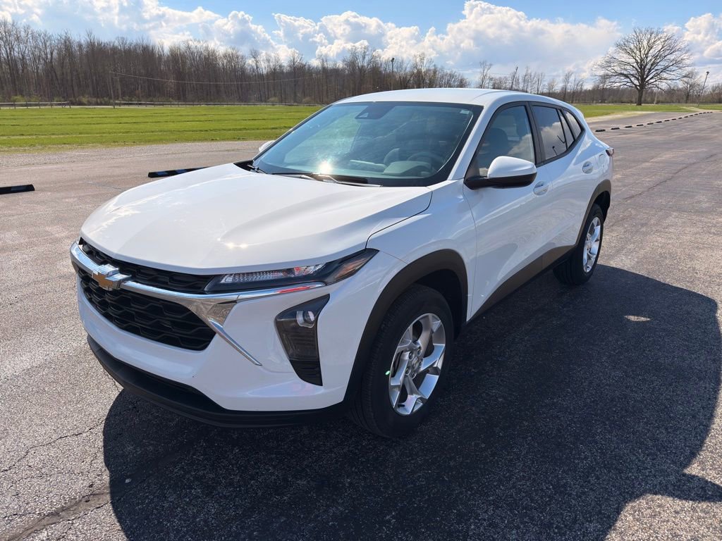 Used 2024 Chevrolet Trax LS w/ LS Convenience Package image 16